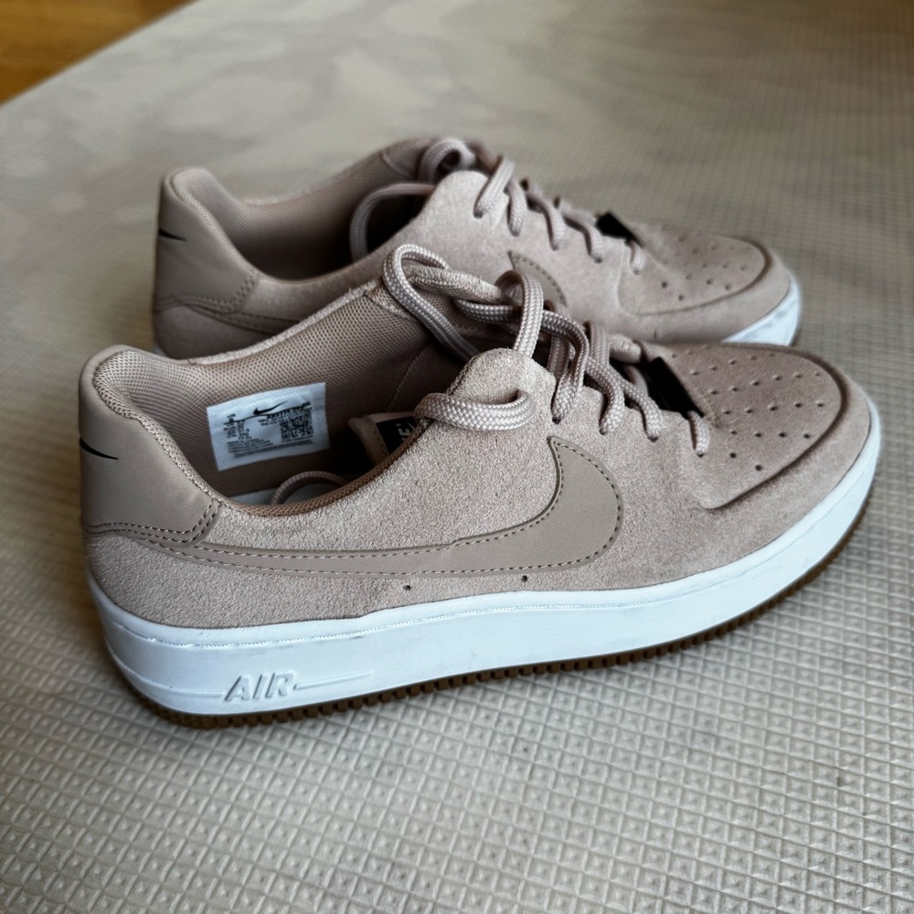 Nike women’s suede tan Air Force 1s - Picture 4 of 5